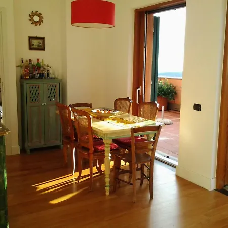 Attico Con Vista Spettacolare